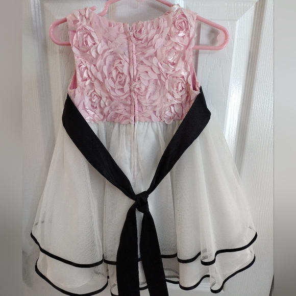 2T-- Beautiful Pink, black, and white toddler dress - Picture 2 of 3
